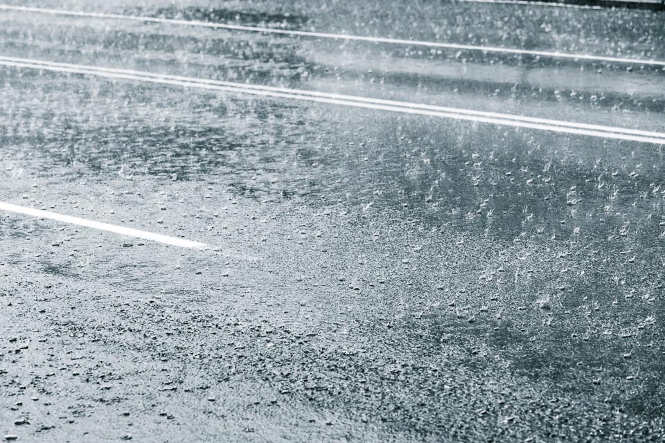 Heavy Rain on Street - Photo: © Copyright Mr Twister/Shutterstock