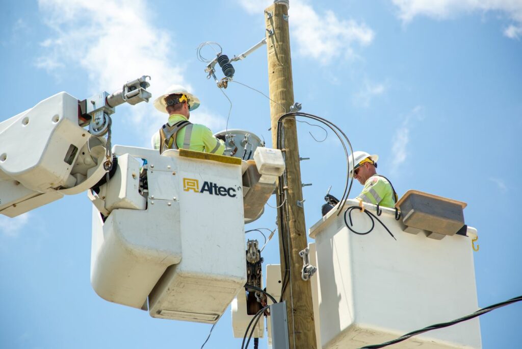 Co-op Crews at Work in Sussex County (photo courtesy of Delaware Electric Cooperative)