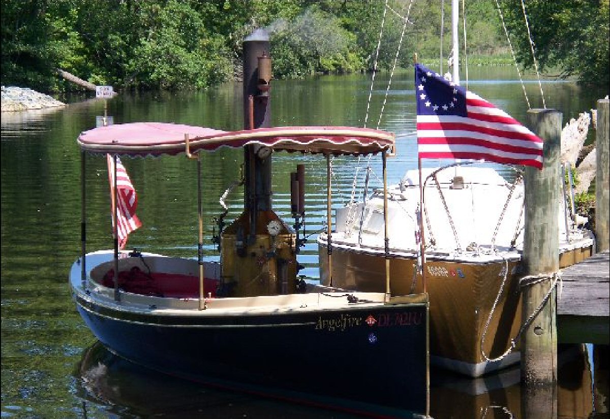 Boat traveling on the Broadkill River
