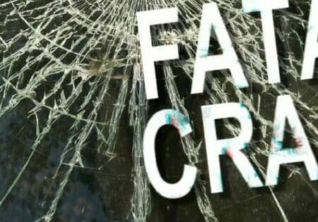 Broken-Windshield - Photo: © Copyright VLADJ55/Shutterstock