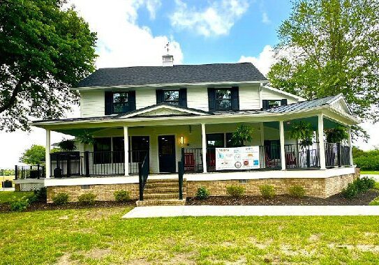West End Neighborhood House - Life Lines South home in Greenwood