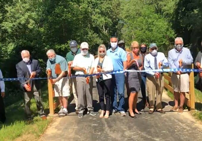 Cutting the ribbon to open Phase II of the new Milton Trail / Image courtesy DelDOT
