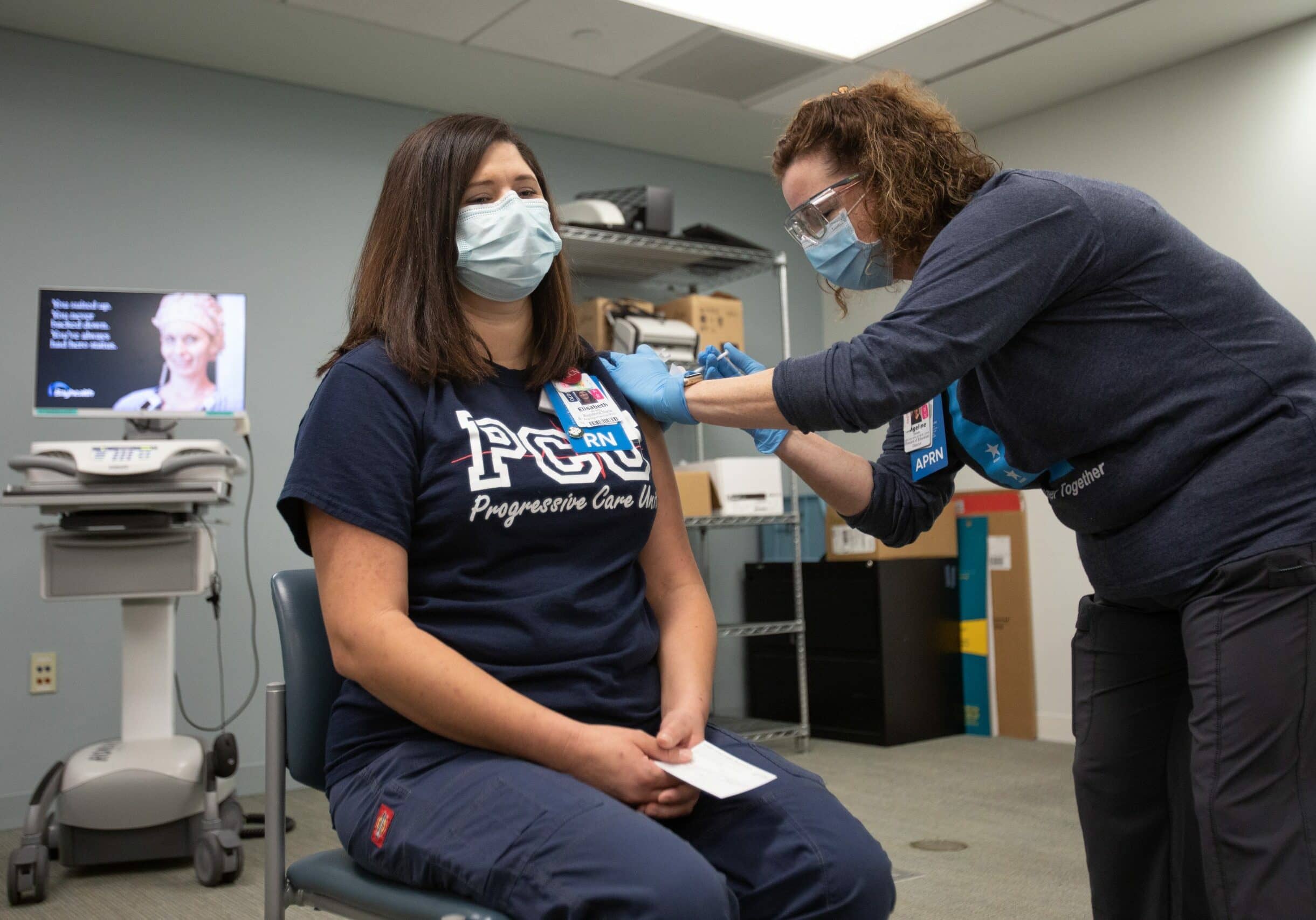 Bayhealth nurse Elisabeth Cote received the Pfizer coronavirus vaccine Tuesday in Dover (photo: Delaware Public Health)