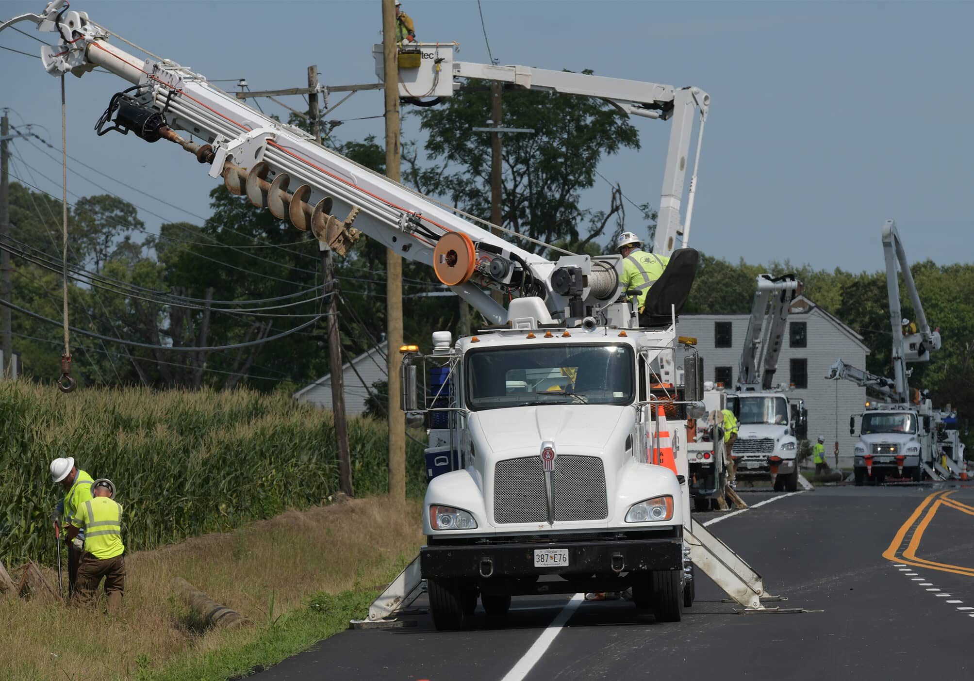 Delmarva Power crews were at work in Boyds Corner this week. Photo courtesy of Delmarva Power)