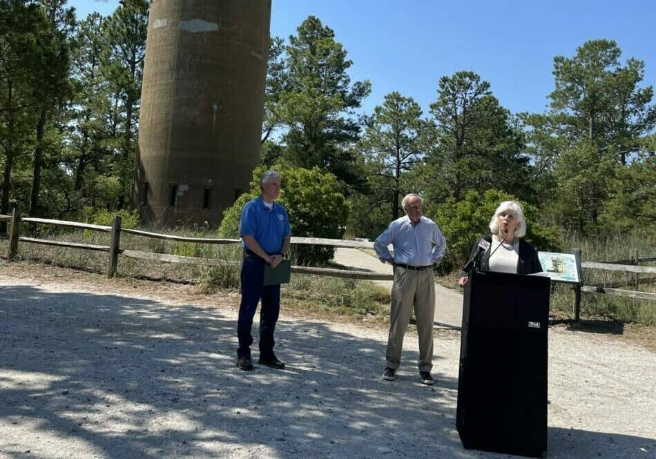 Photo courtesy of the office of Senator Tom Carper