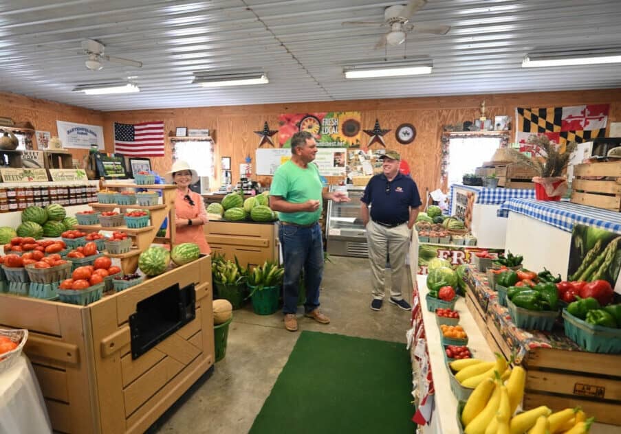 Governor Hogan was joined by Department of Agriculture Secretary Joe Bartenfelder for a visit to Bartenfelder Farms in Preston. A family farming operation since the early 1900’s, Bartenfelder Farms has always been in the produce business, and they also grow wheat, beans and corn.